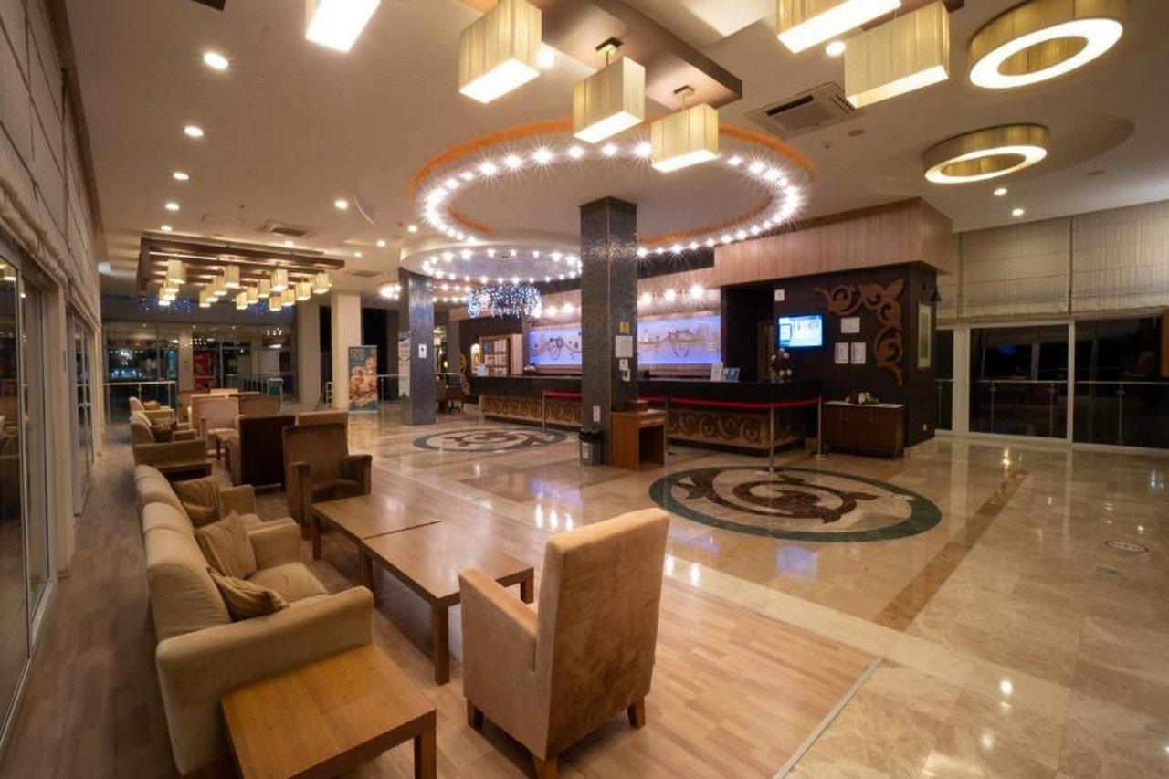 Titan Select Hotel โคนัคคลึ ภายนอก รูปภาพ