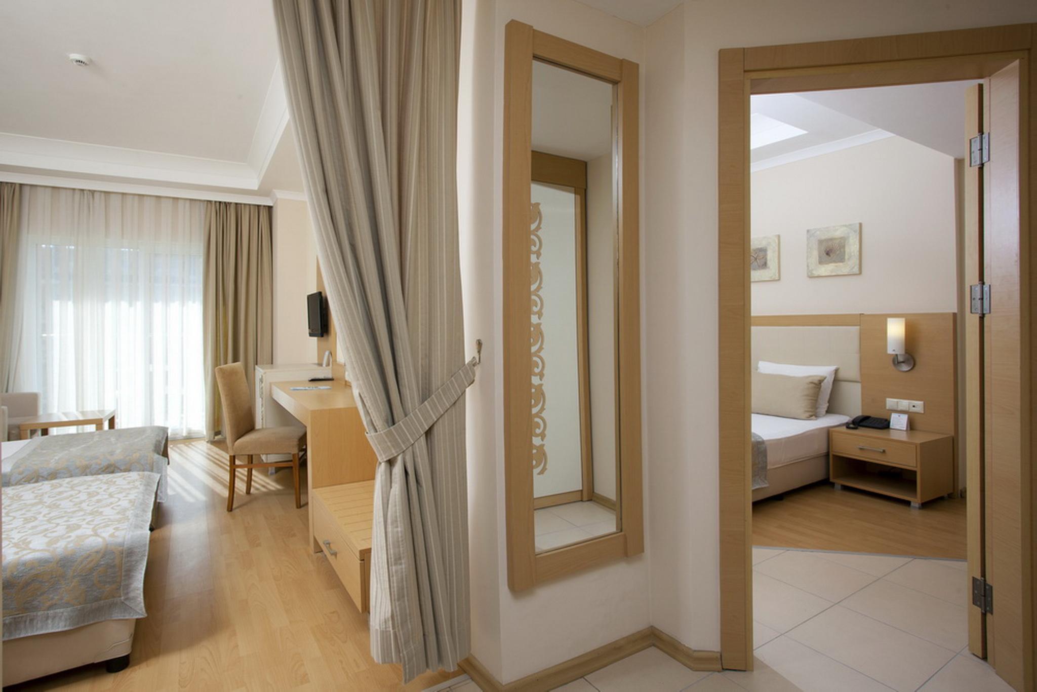 Titan Select Hotel โคนัคคลึ ภายนอก รูปภาพ