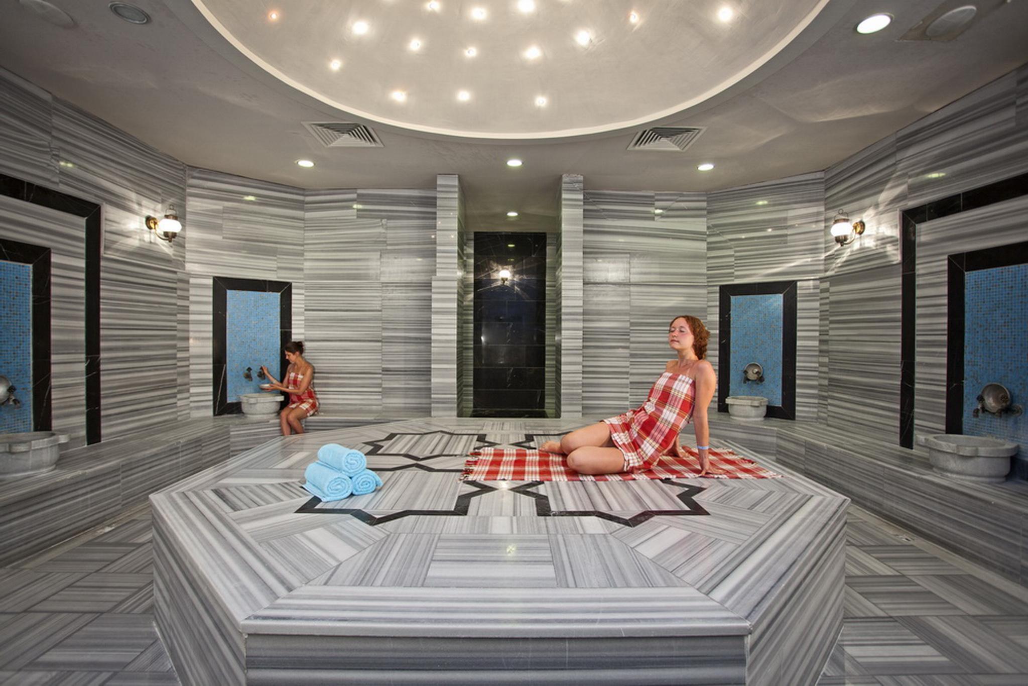 Titan Select Hotel โคนัคคลึ ภายนอก รูปภาพ