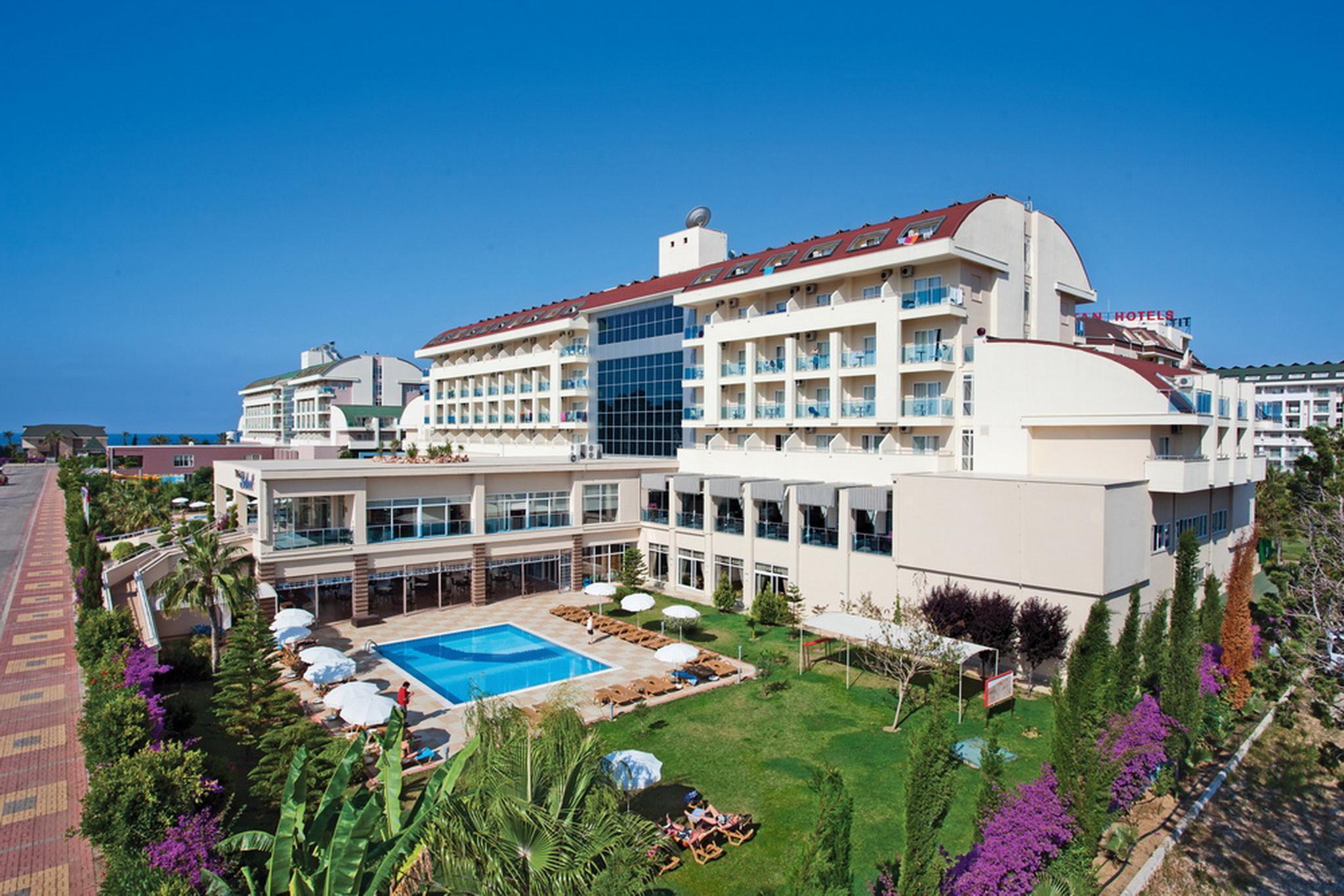 Titan Select Hotel โคนัคคลึ ภายนอก รูปภาพ