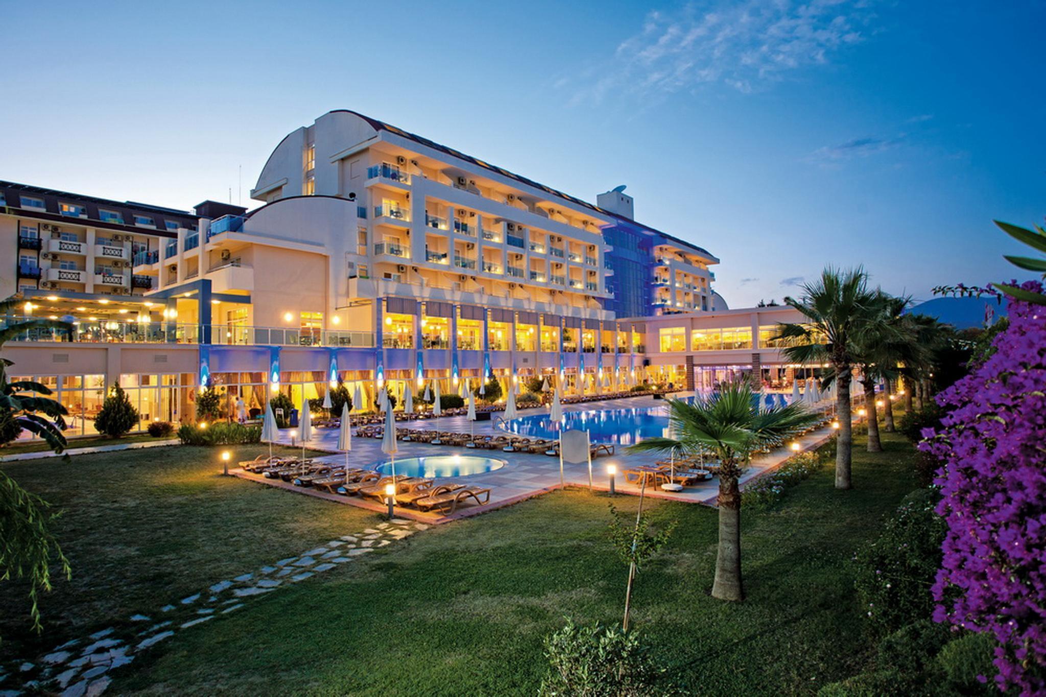 Titan Select Hotel โคนัคคลึ ภายนอก รูปภาพ