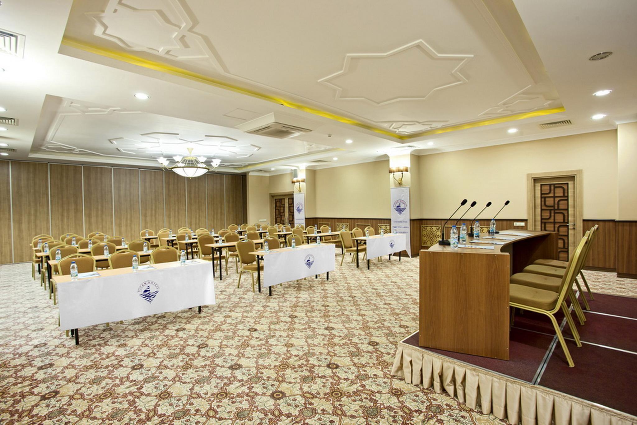 Titan Select Hotel โคนัคคลึ ภายนอก รูปภาพ