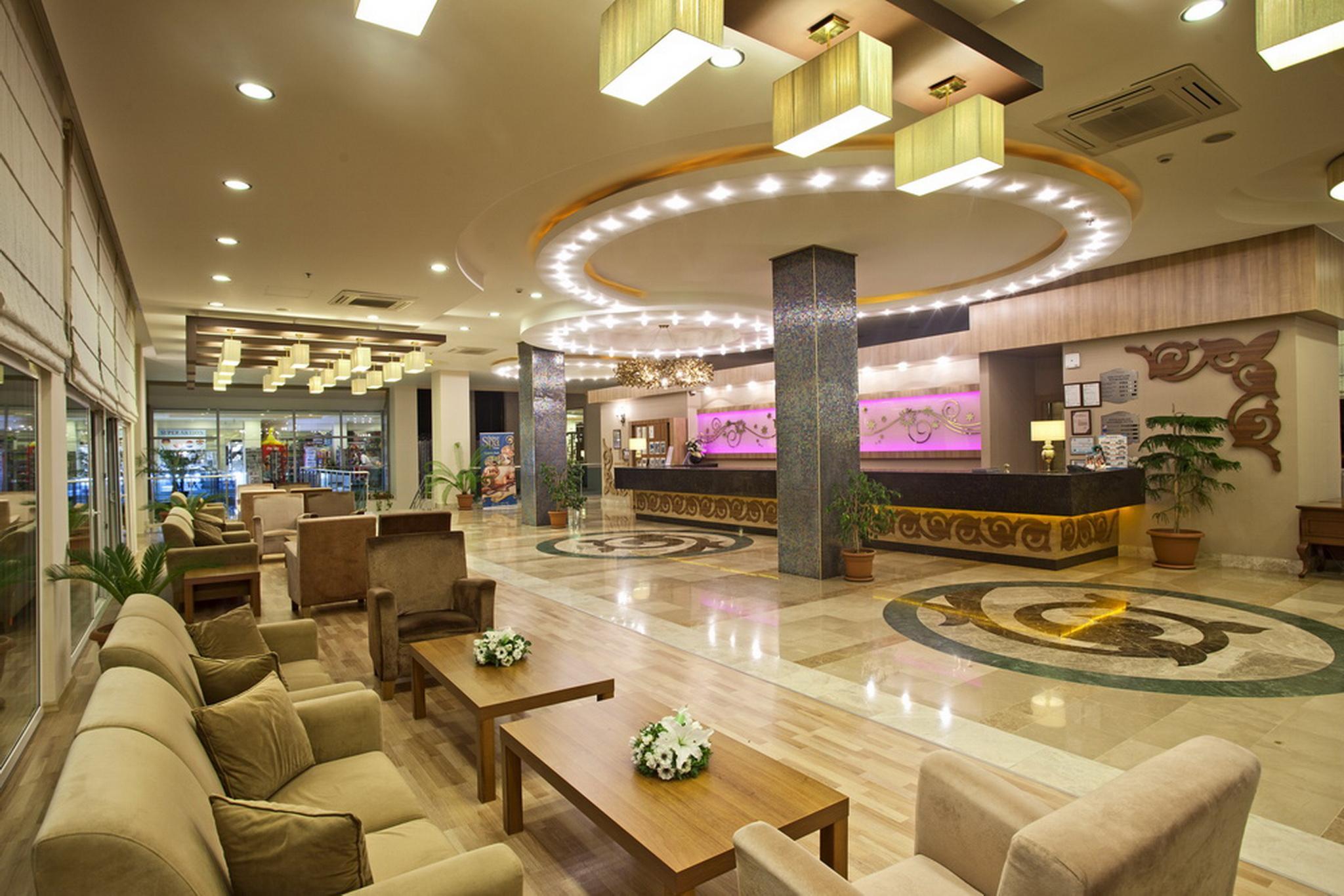 Titan Select Hotel โคนัคคลึ ภายนอก รูปภาพ