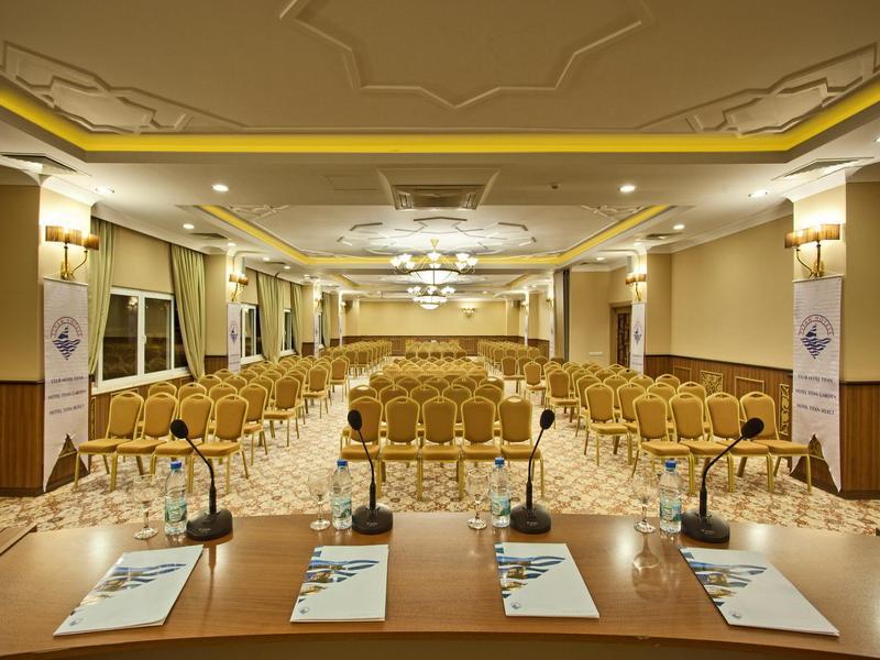 Titan Select Hotel โคนัคคลึ ภายนอก รูปภาพ