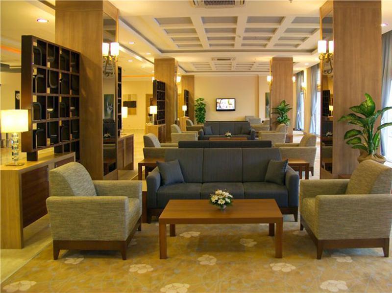 Titan Select Hotel โคนัคคลึ ภายนอก รูปภาพ